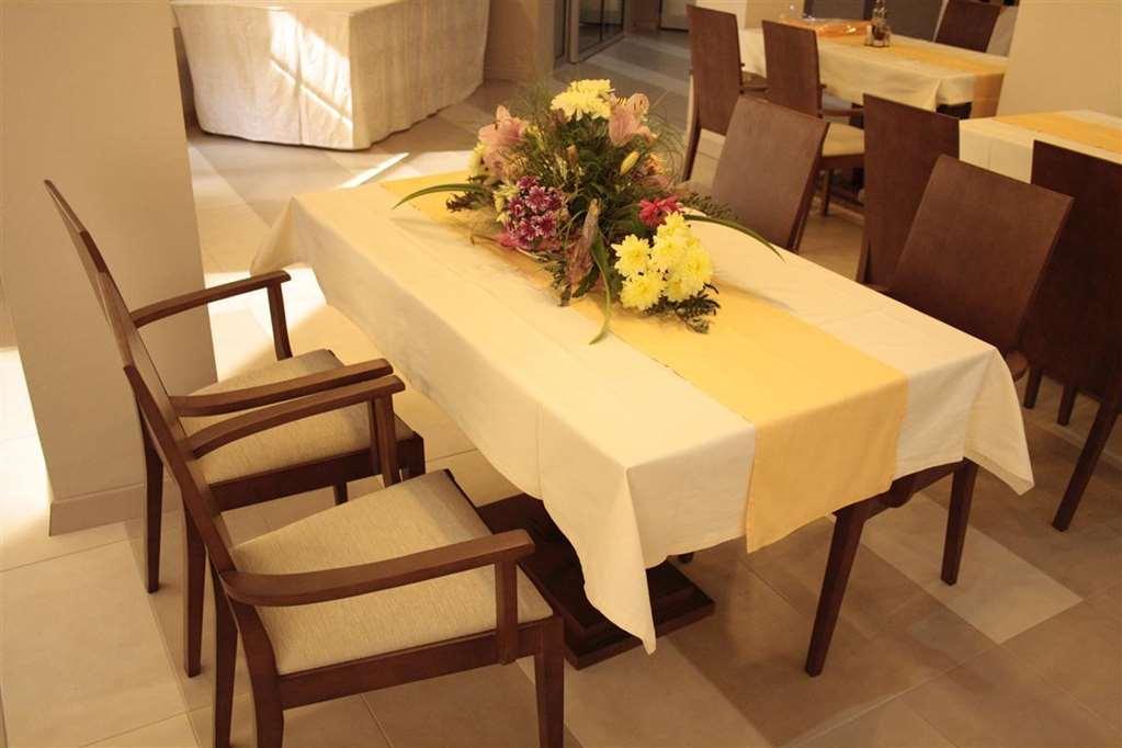 אוהריד Hotel Lebed מסעדה תמונה